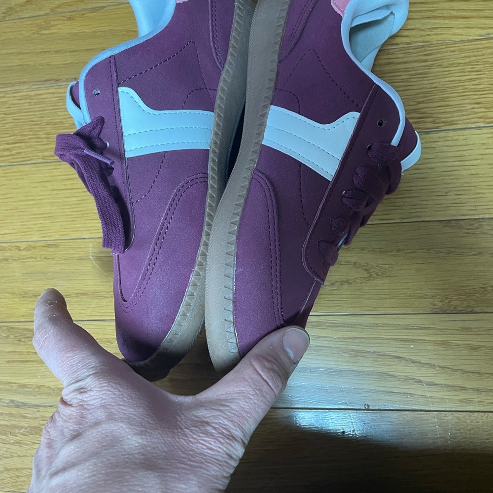 Adorable‎ Plum Sneakers with White Accents casual size 2 NWT - Picture 6 of 8